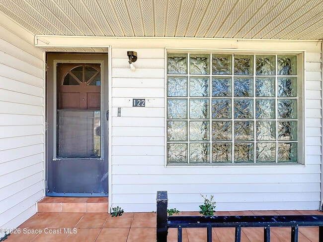 Building Photo - 122 Eden Ave