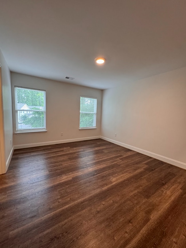 Building Photo - STOP SCROLLING! YOUR NEXT HOME IS HERE!