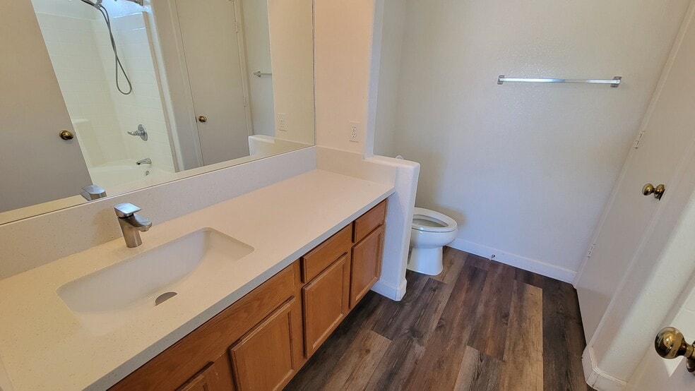 Building Photo - 2455 E Sheffield Ave