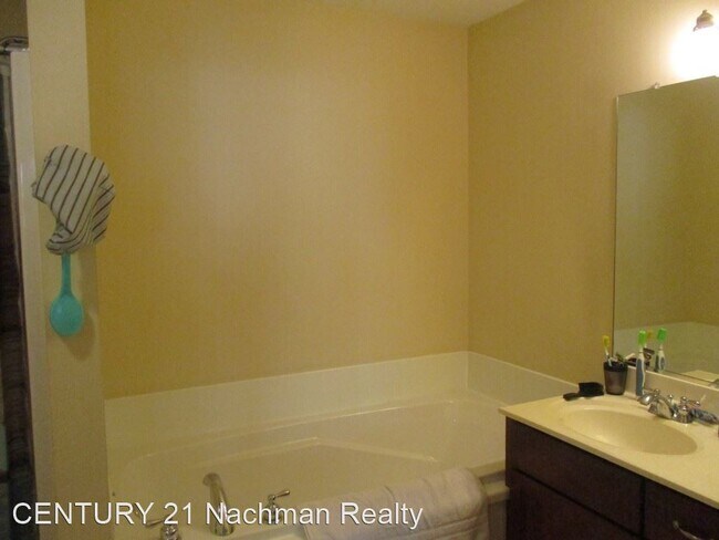 Building Photo - 3 br, 2 bath House - 3812 War Hill Green
