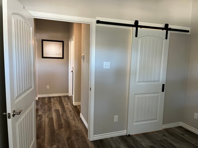 Building Photo - 223 Port Dr