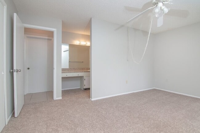 Building Photo - 208 Perth Ct