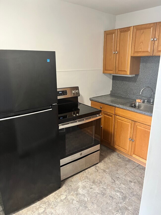 Primary Photo - 7604 Wyndale Ave