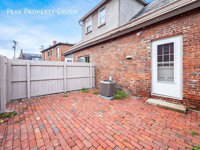 Building Photo - 504 S Lazelle St