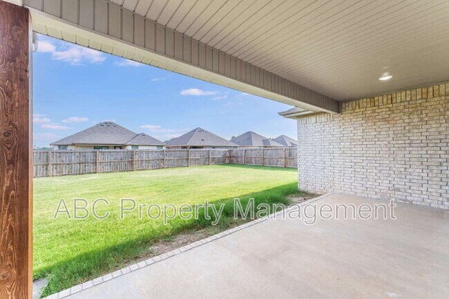 Building Photo - 410 Citation St