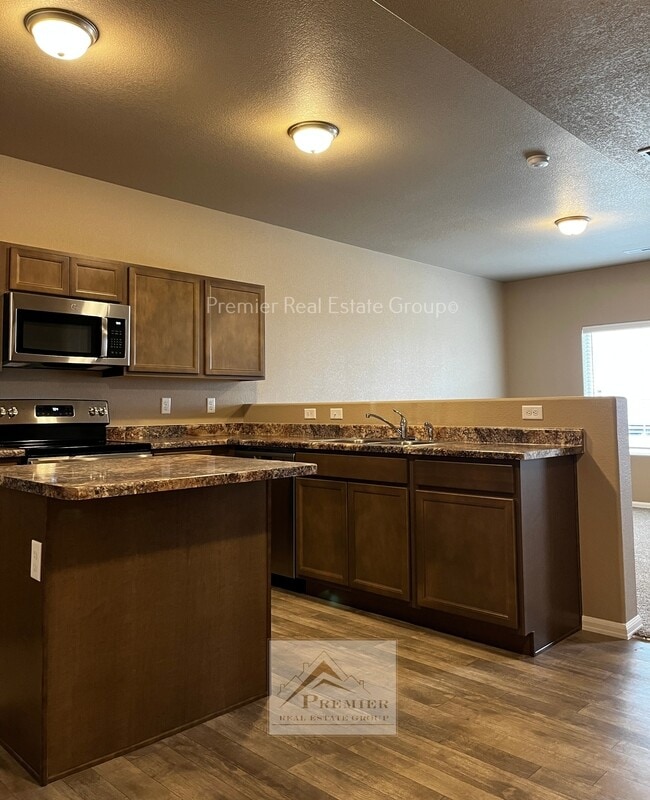 Building Photo - 7863 Sand Lake Heights