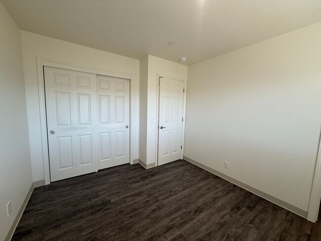 Building Photo - Brand New Upstairs 3 Bedroom Apartment