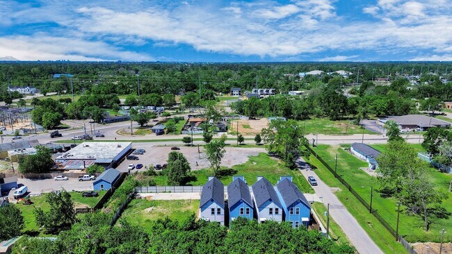 Building Photo - 1032 Glen Ln