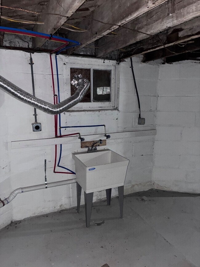 Building Photo - 2166 S 6th St