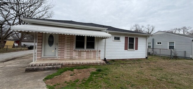 Building Photo - 1204 19th Ave SE