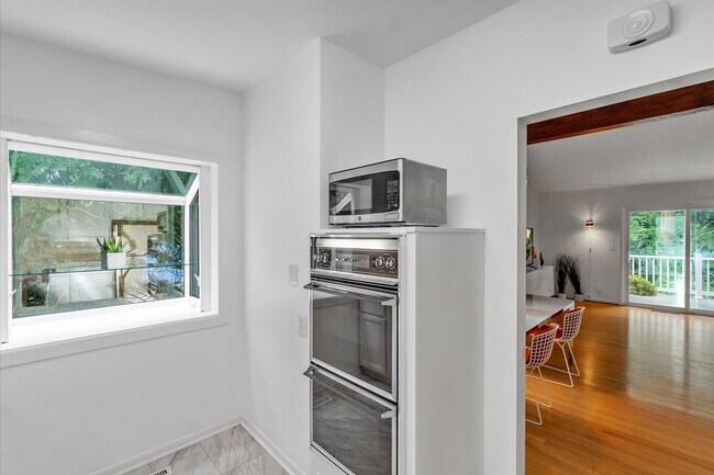 Building Photo - 1807 Fair St