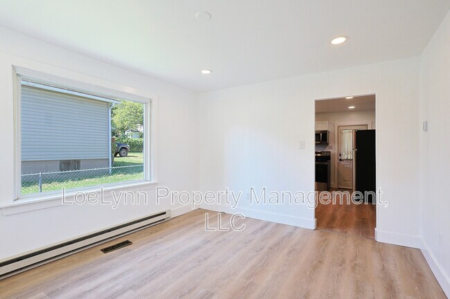 Building Photo - 12605 Valley View Ave