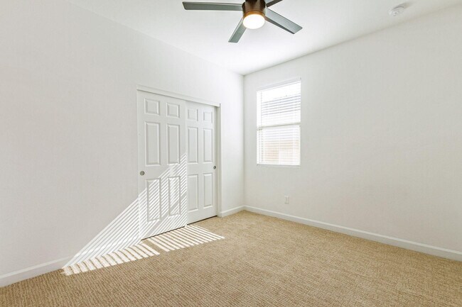 Building Photo - 10617 S 55th Dr