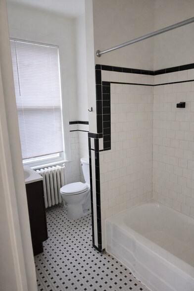 Building Photo - 1900 Aliceanna St