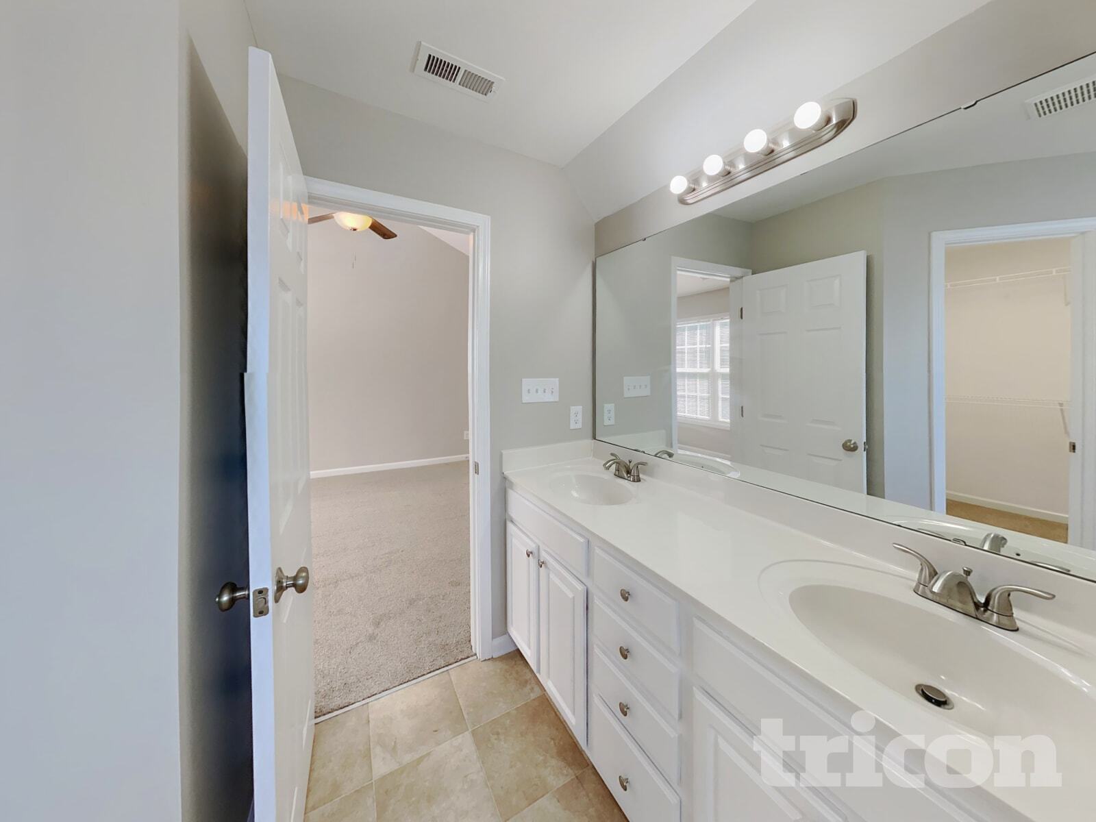 Building Photo - 4053 Laurel Glen Dr