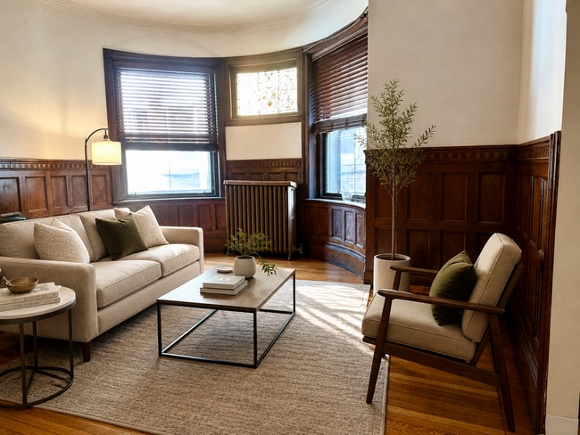 Building Photo - 1748 Beacon St