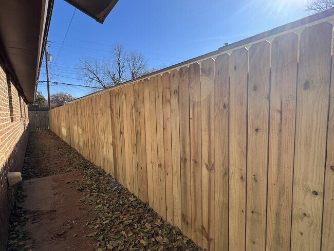 Building Photo - 6903 Hartford Ave