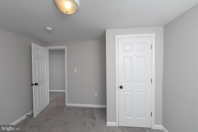 Building Photo - 31 Stone Falls Ct