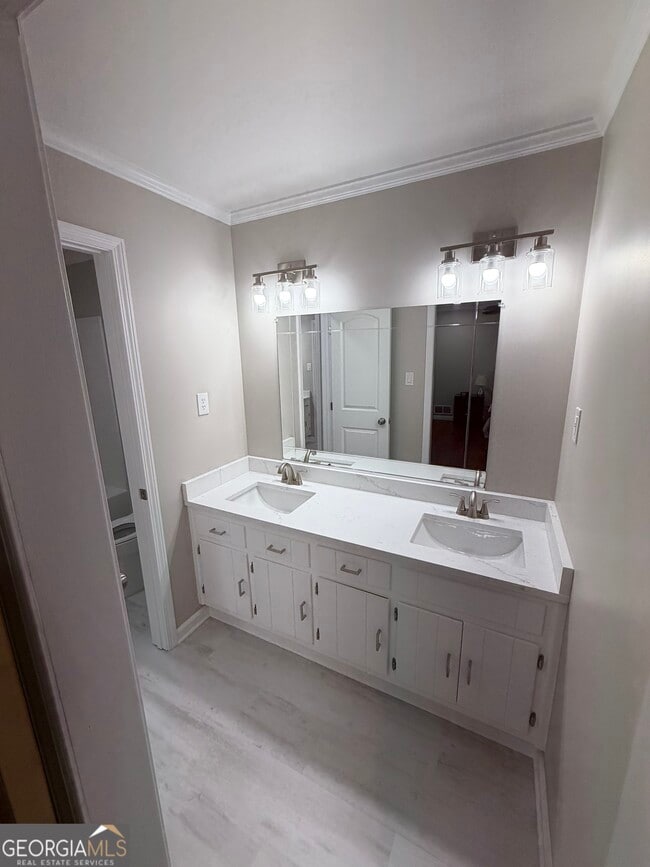 Building Photo - 105 Braemar Dr