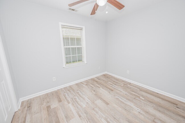 Building Photo - 212 Forest Park Dr