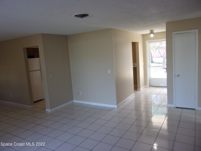 Building Photo - 2010 Ivy Dr