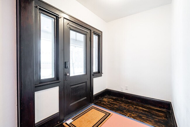 Building Photo - Charming 3-Bed Home in Bayview!  Pets Welcome!