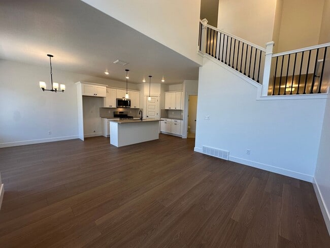 Building Photo - 5260 Acacia Dr