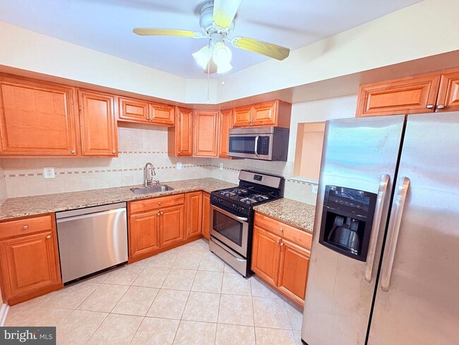 Primary Photo - 15068 Catbrier Ct