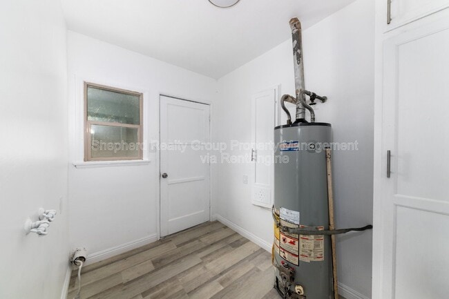 Building Photo - 742 W 36th St