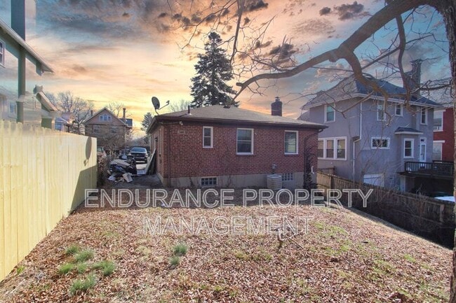 Building Photo - 855 Academy Ave