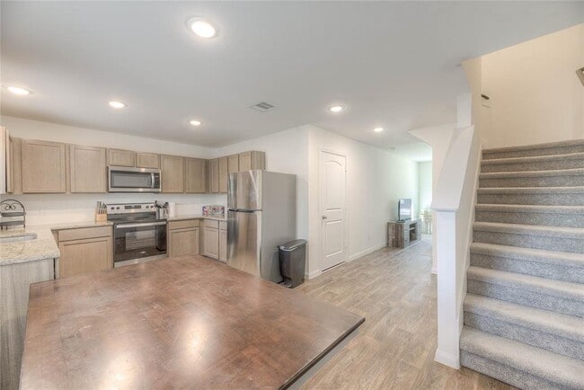 Building Photo - 144 Black Walnut
