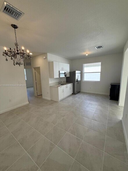 Building Photo - 2942 SE 23rd Ave