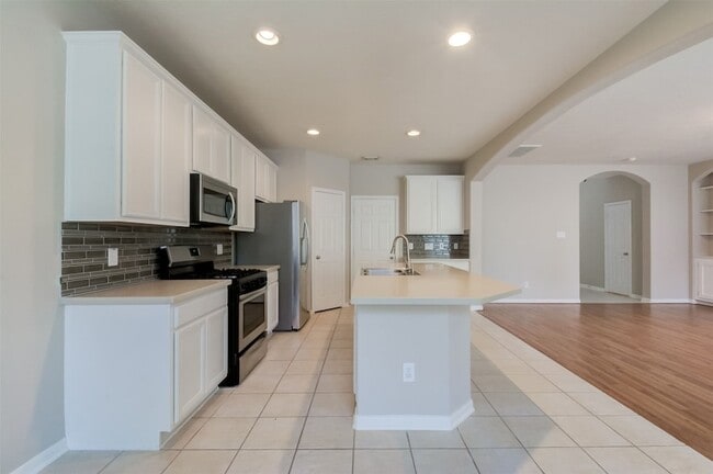 Building Photo - 115 W Burberry Cir