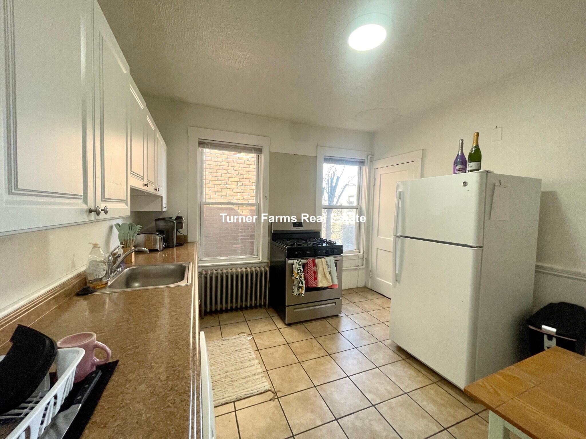 Building Photo - 162 Kelton St