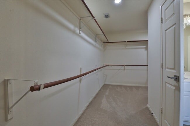 Building Photo - 1422 W 24th St
