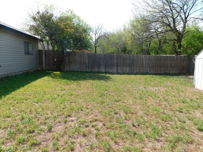 Building Photo - Creekside