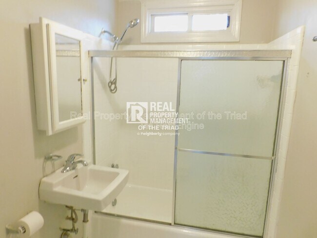 Building Photo - 3405 Derby Pl