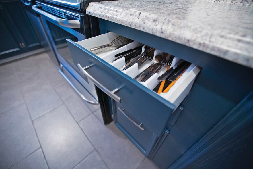 Kitchen cabinet - 3000 Golden Rd