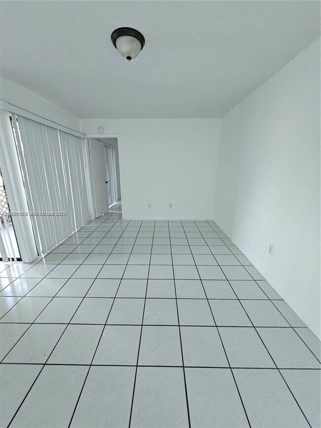 Building Photo - 1120 N Franklin Ave