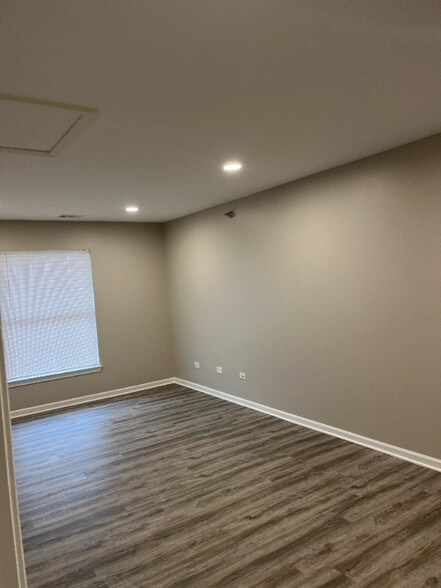 Building Photo - 4905 Belmont Rd