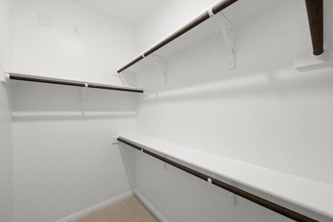 Building Photo - 254 Crater Lk Dr