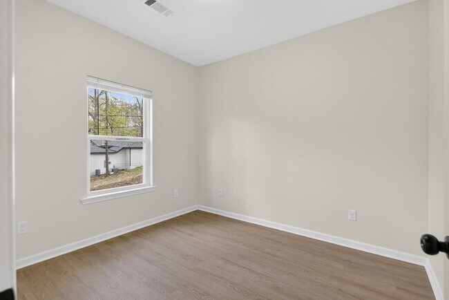 Building Photo - 2005-2007 Scotty Ct