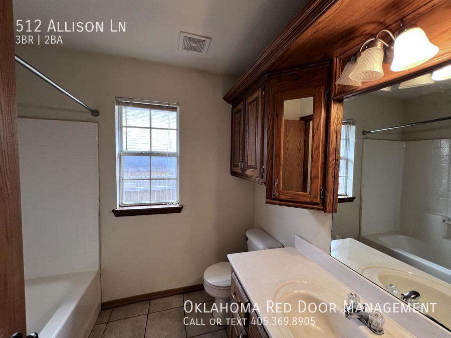 Building Photo - 512 Allison Ln