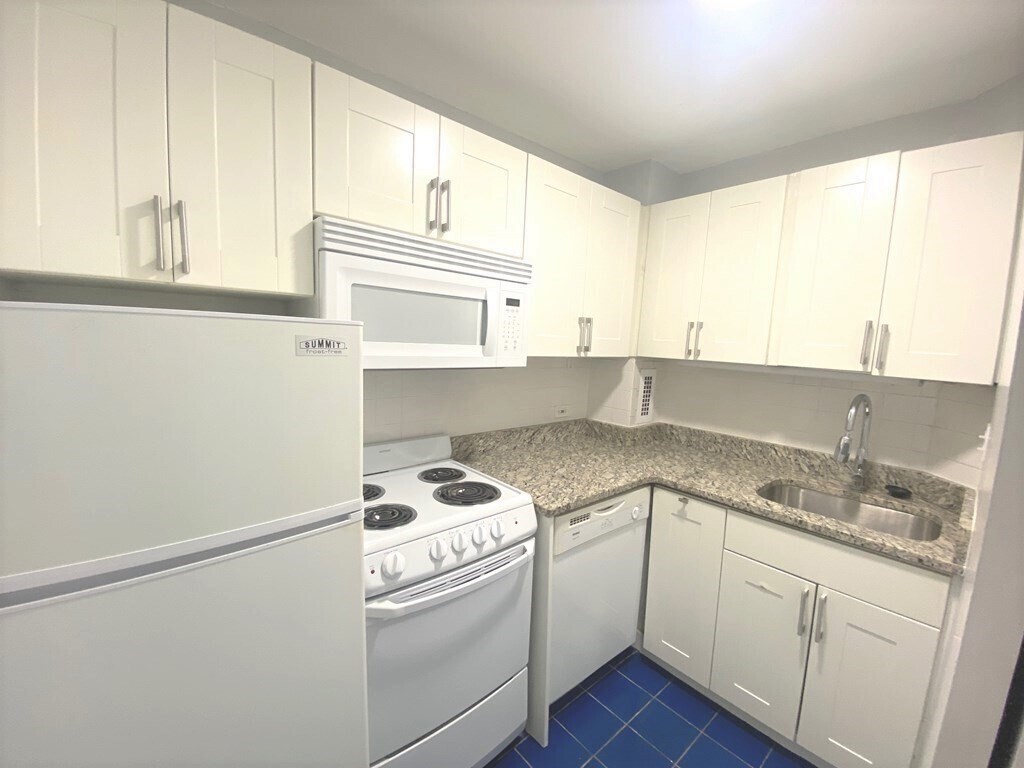 Building Photo - 19 Winchester St