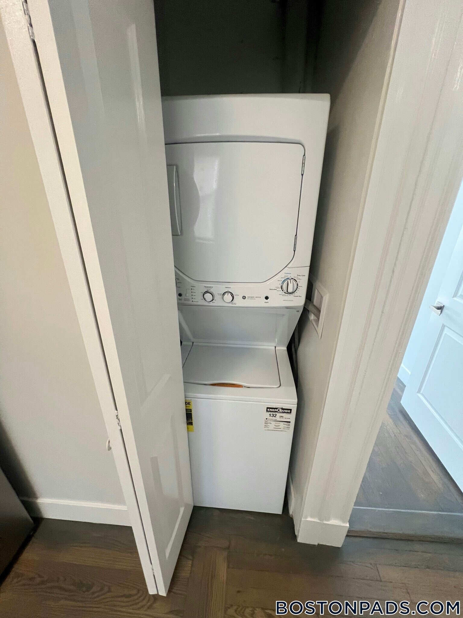 Building Photo - 77 Park Dr