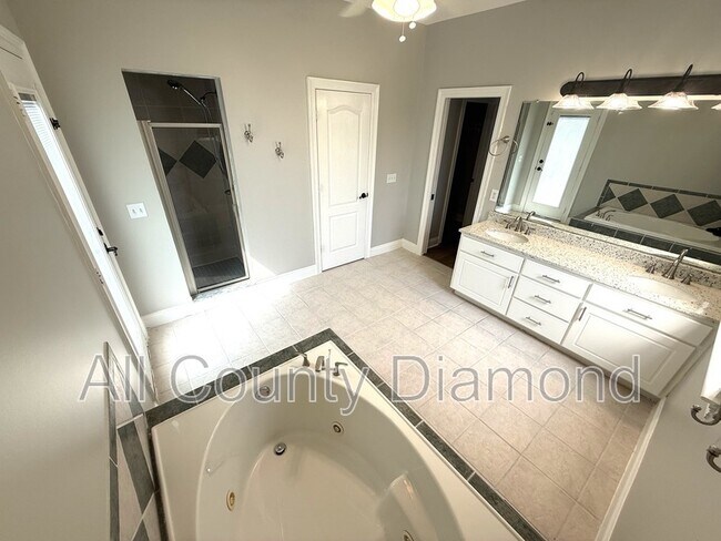 Building Photo - 12207 Lyndell Plantation Dr