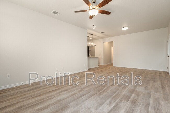 Building Photo - 111 Logan Ct