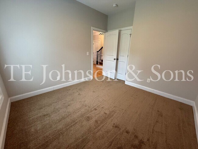 Building Photo - Beautifully Appointed Home in Clemmons