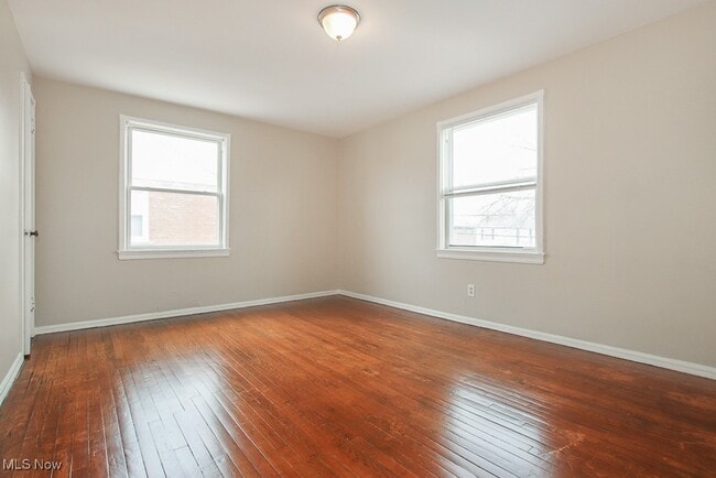 Building Photo - 257 E 250th St