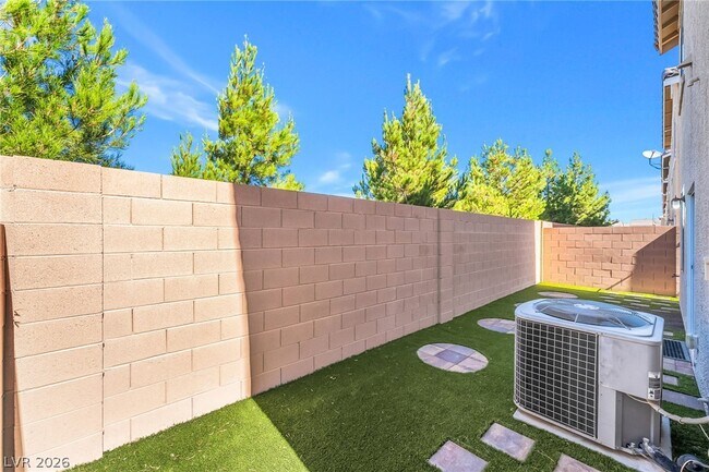 Building Photo - 10471 Masons Creek St